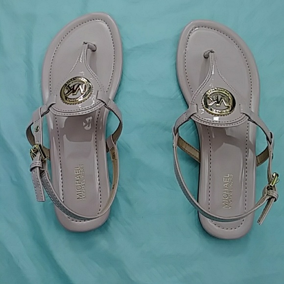 Michael Kors Leather Pink Thong Sandals - Picture 3 of 5